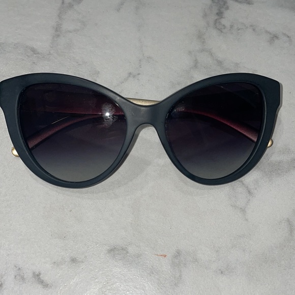 Burberry sunglasses - Picture 2 of 5